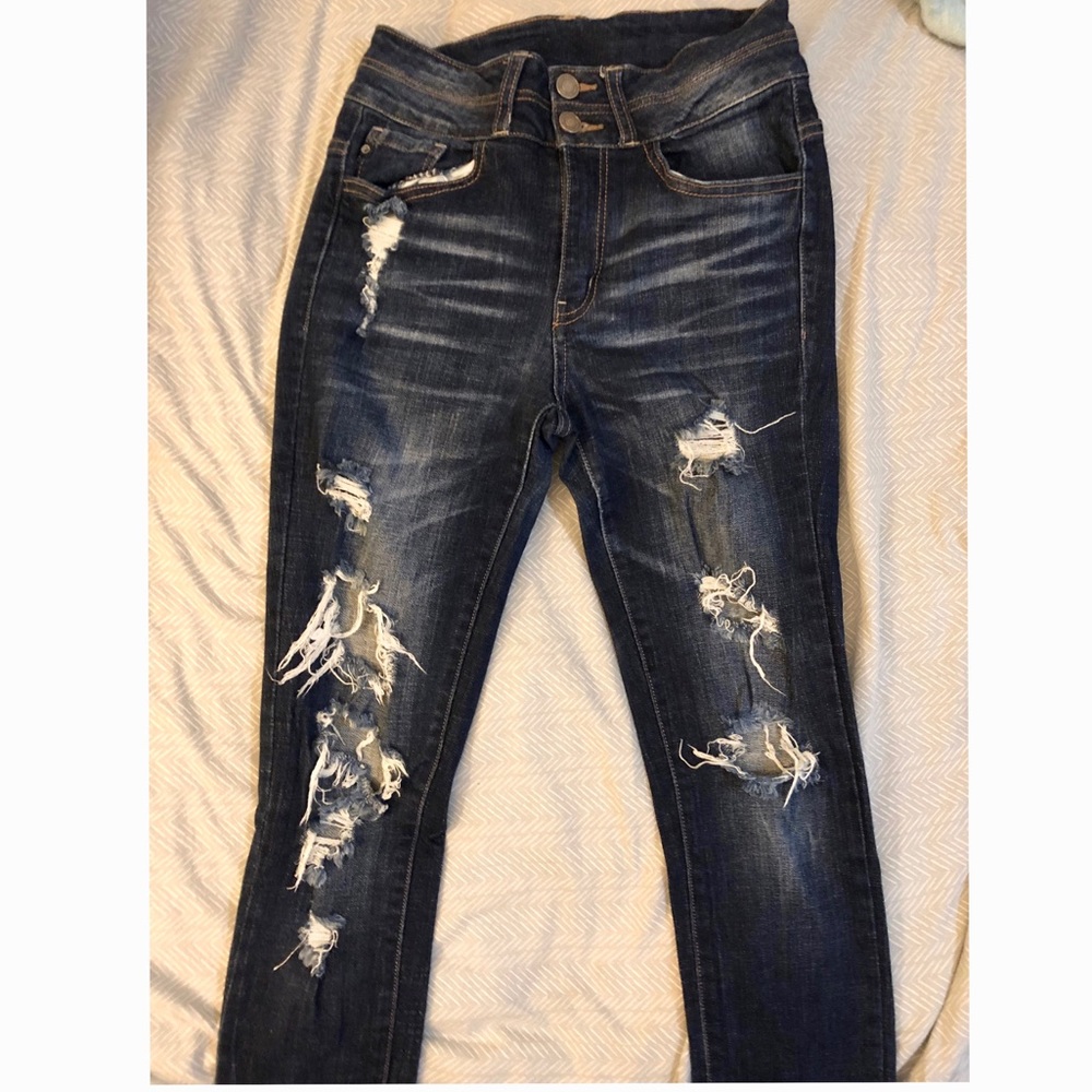 KanCan distressed jean